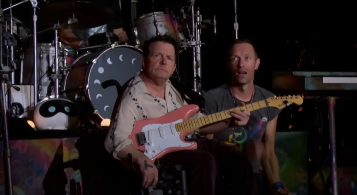 michael-j-fox-toca-com-coldplay