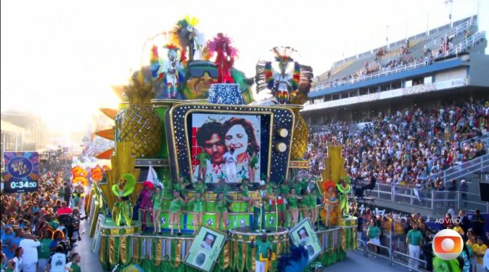 cazuzacamisaverdebranco