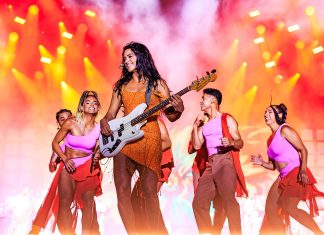 Lucy Alves divide ‘Banquete de signos’ na praia com Elba Ramalho em álbum ao vivo que traz três hits de Amelinha