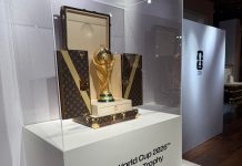 Taça da Copa do Mundo chegará ao estádio da final em um baú personalizado da Louis Vuitton; veja