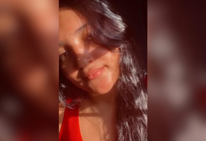 copia-de-modelo-foto-fundo-borrado-4-
